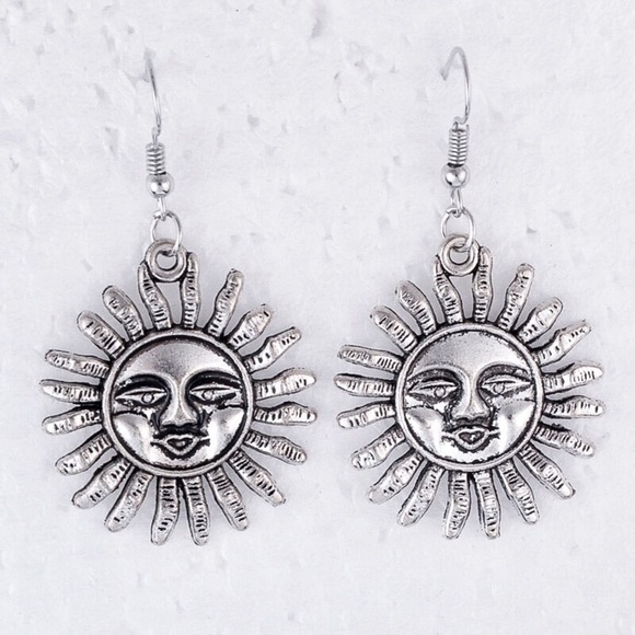 Any 4/$25! Silver Smiling Sun Face Boho Drop Earrings - Picture 5 of 7